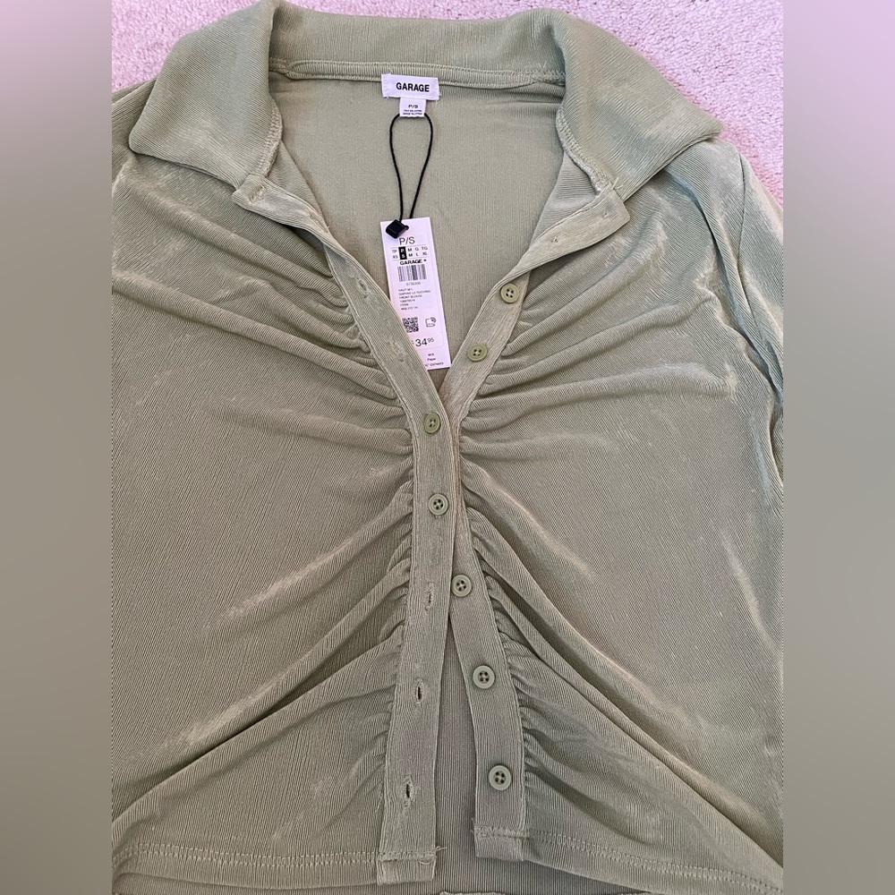 Button up top - Picture 7 of 7